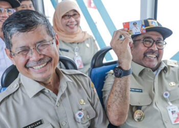 Wagub Bang Doel “Ngaku” Nyaman Naik Transportasi Umum