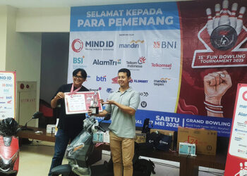 Jurnalis Warta Ekonomi Juara I Turnamen Bowling FBC ke 15