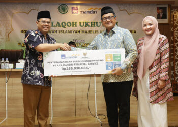 AXA Mandiri Salurkan Surplus Underwriting 2023