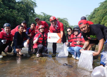 Program CSR Bank Niaga, Lepas 3.000 Bibit Ikan